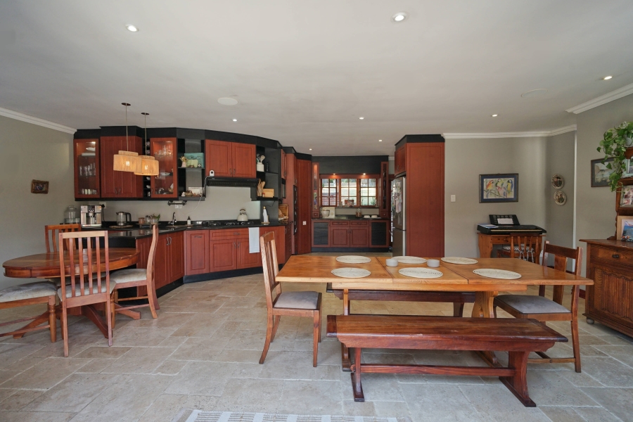 To Let 5 Bedroom Property for Rent in Beacon Bay Eastern Cape